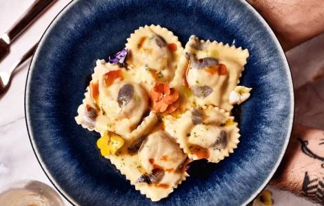 Plněné ravioly s fialovými bramborami
