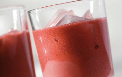 Malinové daiquiri s růžovým sirupem a mátou